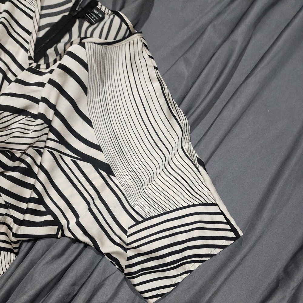 Black and white geometric design dress - Picture 5 of 5